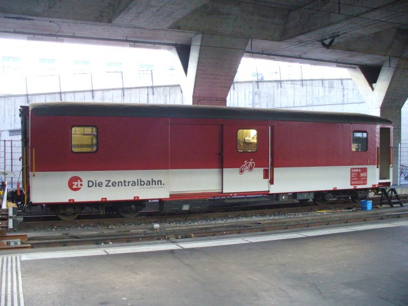 zb - Gepckwagen D 609-9 im Bahnhof von Luzern am 26.01.2008