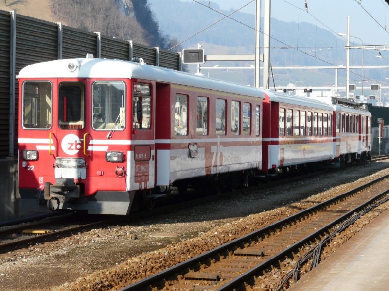 zb - Pendelzug mit Steuerwagen in 1 Kl. At 22-6 und 1 Wagen 2 Kl sowie ein Zahnradtriebwagen in Stansstad am 17.02.2008