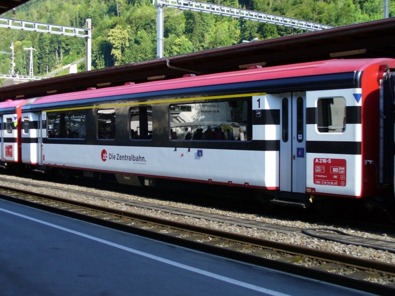 zb - Personenwagen 1 Kl. A 216-9 im Bahnhof von Interlaken Ost am 16.06.2007
