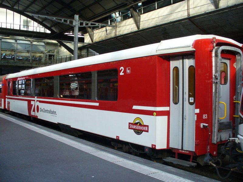 zb - Personenwagen  2 Kl. B 083-3 im Bahnhof von Luzern am 26.01.2008