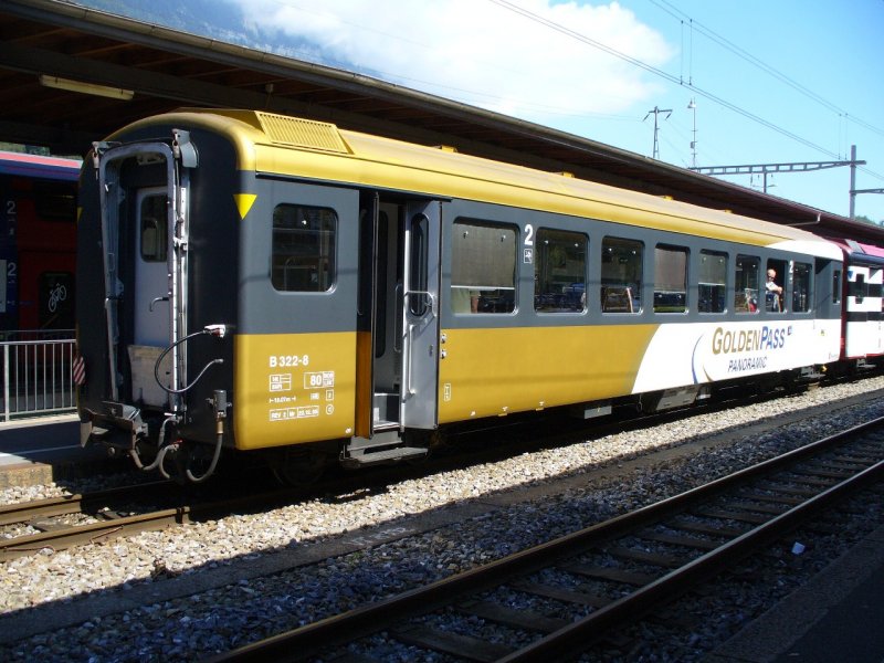 zb - Personewagen 2 Kl. B 322-8 in Bahnhof von Interlaken Ost am 02.09.2007