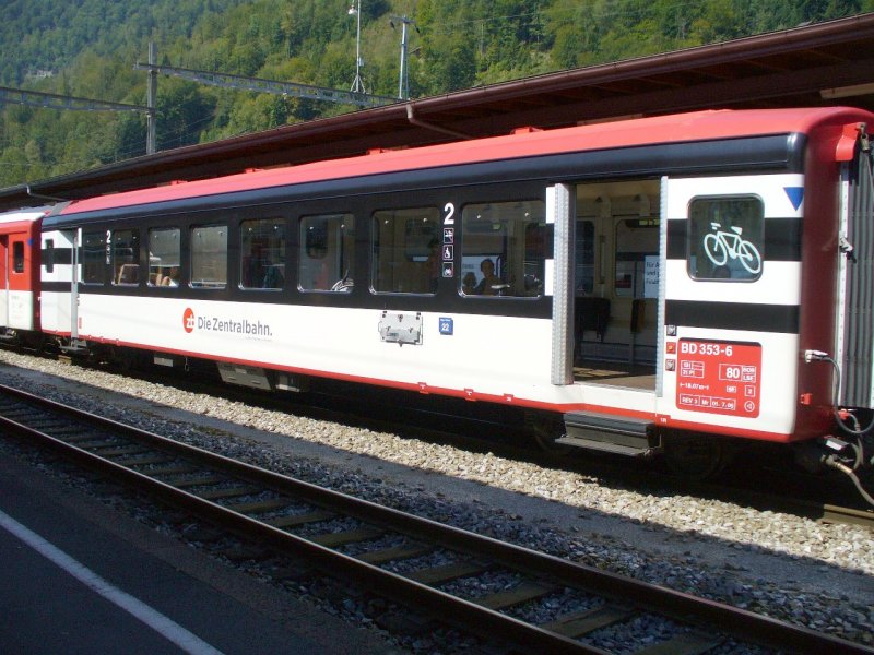 zb - Personewagen mit Gep�ckabteil 2 Kl. BD 353-6 in Bahnhof von Interlaken Ost am 02.09.2007