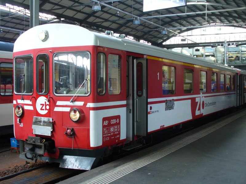 zb - Steuerwagen  1 + 2 Kl. ABt 028-8 im Bahnhof von Luzern am 26.01.2008