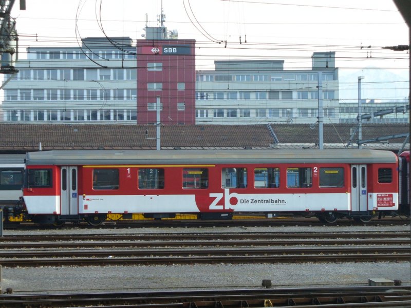 zb - Steuerwagen 1 + 2 Kl. ABt 903-4 im Bahnhof von Luzern am 26.01.2008