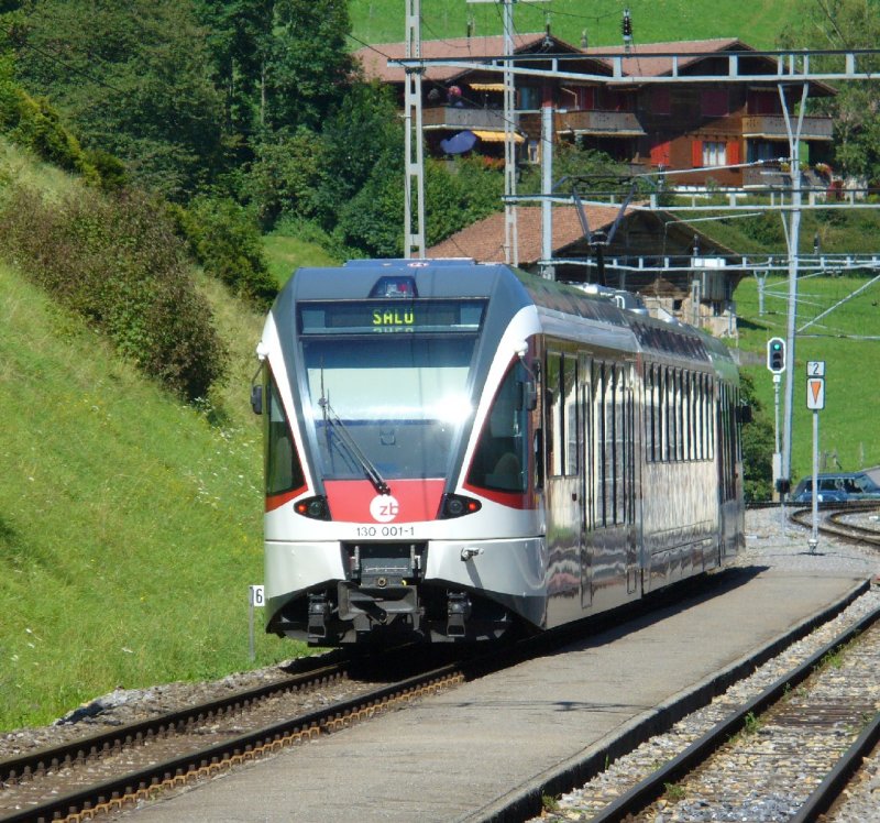 zb - Triebwagen ABe 130 001-1 bei der Ausfahrt aus dem Bahnhof von Oberried in Richtung Brienz (  * SAL * So angeschrieben )am 05.08.2007