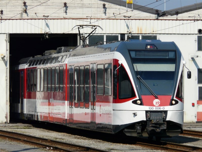 zb - Triebwagen ABe 130 006-0 zum Teil im Depot von Stans am 17.02.2008
