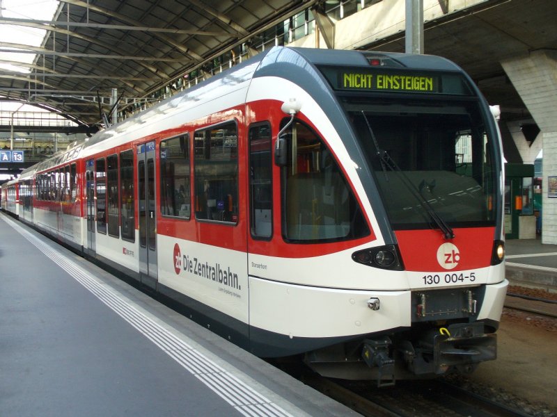 zb - Triebwagen ABe 130 004-5 im Bahnhof von Luzern am 26.01.2008