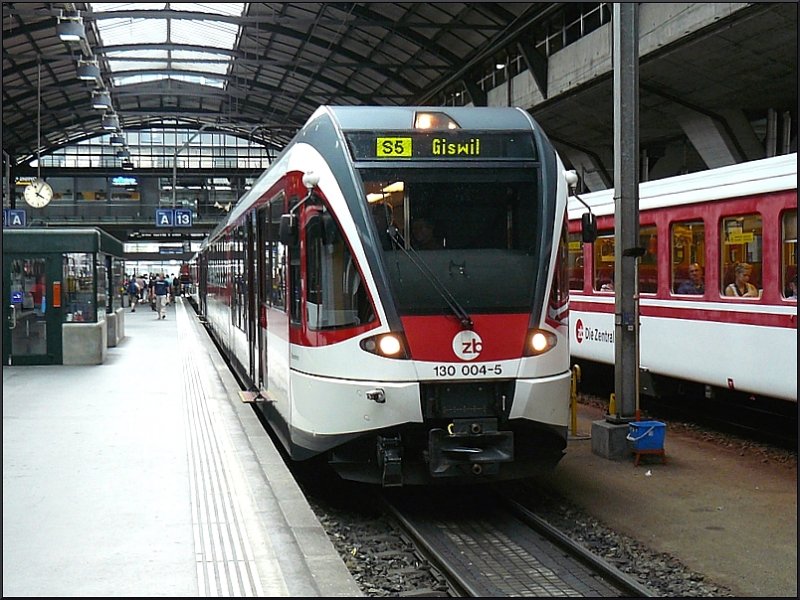 ZB Triebzug ABe 130 004-5 steht am 30.07.08 im Bahnhof von Luzern zur Abfahrt nach Giswil bereit. (Hans)