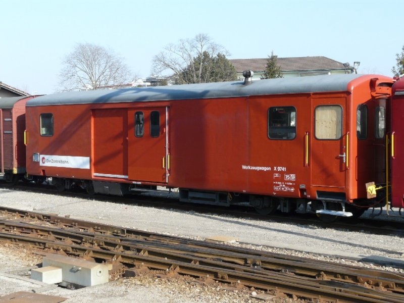 zb - Werkzeugwagen X 9741 im Bahnhofsareal von Stansstad am 17.02.2008