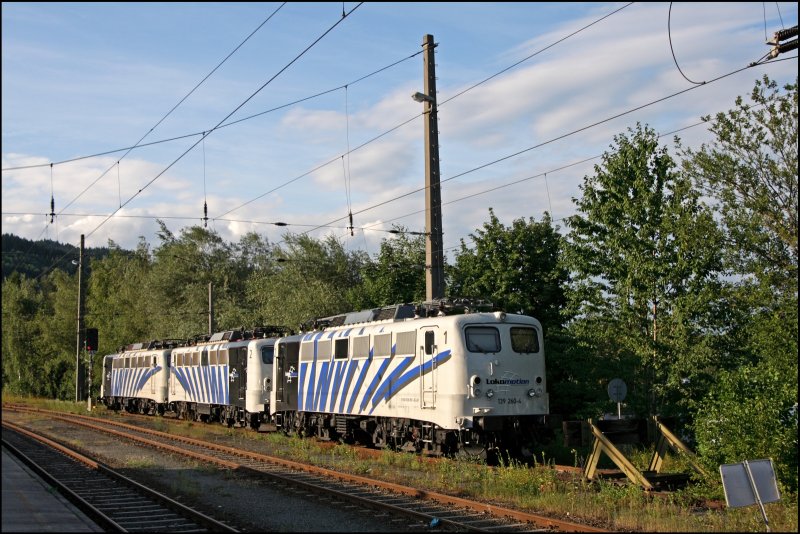 Zebras im Abendlicht: 139 260 (9180 6 139 260-4 D-LM), 139 177 und 139 312 stehen auf dem Abstellgleis in Kufstein und warten auf die nchsten Aufgaben. (09.07.2008)
