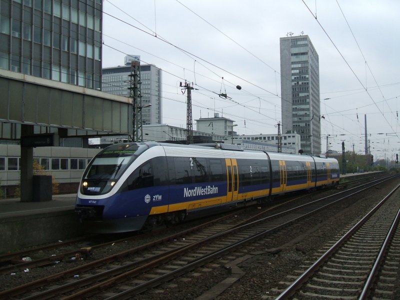Zielbahnhof Essen Hbf. erreicht,die NordWestBahn mit VT 741.
(01.11.2007)