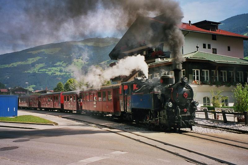 Zillertalbahn Lok 5 am 16.8.04 in Zell am Ziller.