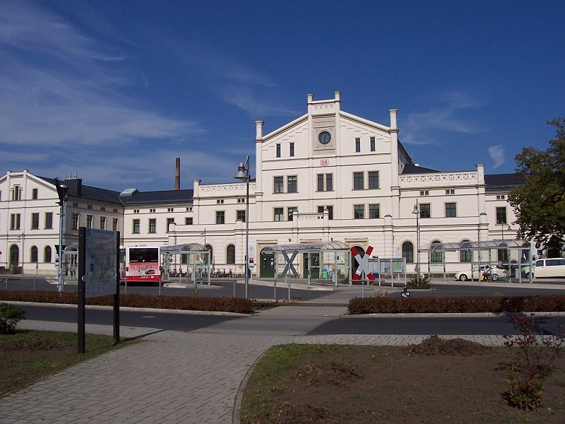 Zittau Hauptbahnhof von der Straenseite am 15.09.2007