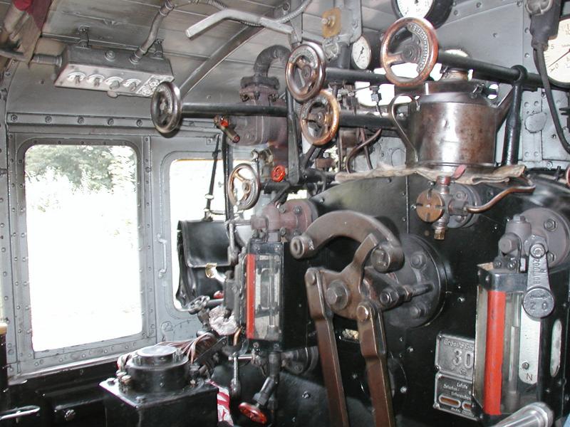  Zittauer Bimmelbahn (SOEG)Fhrerstand von Lok 99 749 (Auf dieser Lok konnte ich,welche Freude,bis zur Endstation Kurort Oybin,mitfahren)
10.August 2004