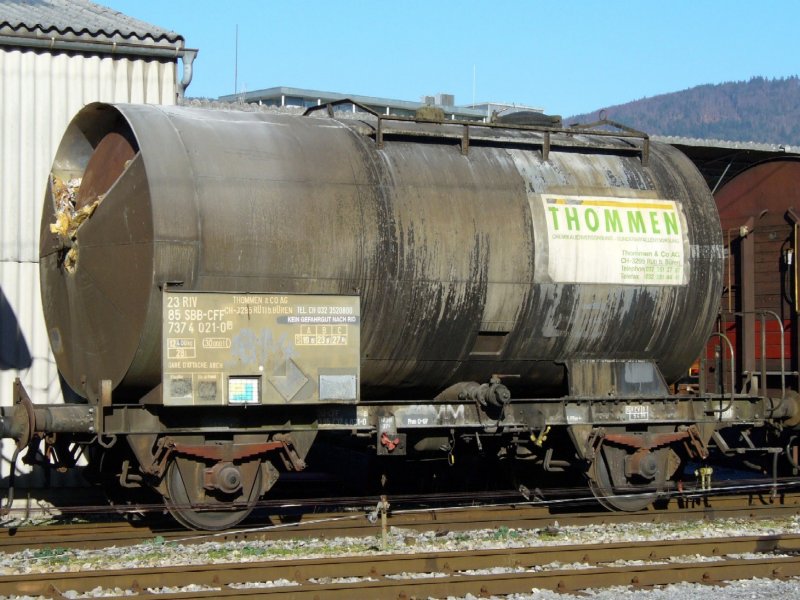 Zs 23 85 737 4 021-0 .. Leicht kaputt .. abgestellt im SBB Gterbahhof von Biel - Bienne am 13.01.2007