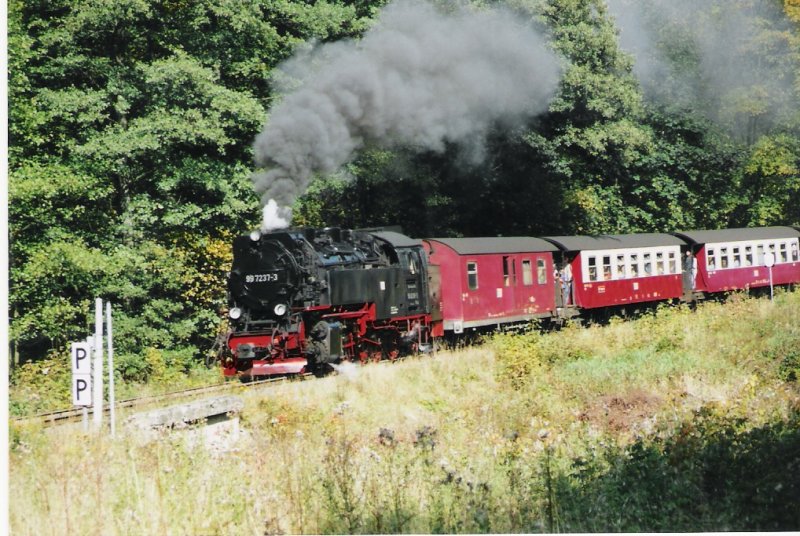 Zu Beobachten ist die Ausfahrt eines Planzuges aus dem Bahnhof Drei Annen Hohne am 8.10 2005