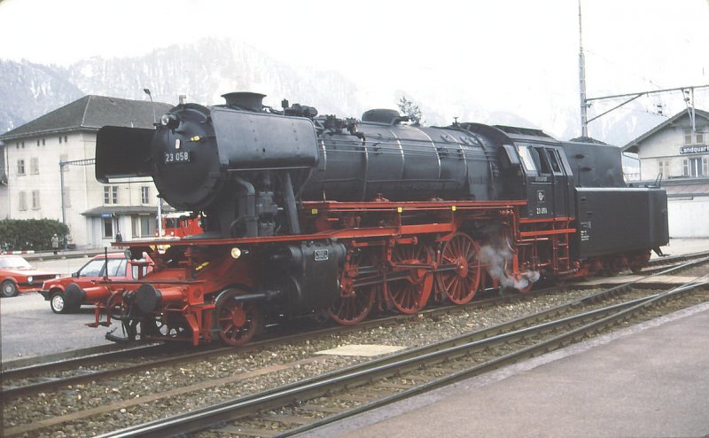 Zu Besuch bei der RhB in Landquart war im Mrz 1986 die Eurovapor Lok 23 058.(Archiv P.Walter)