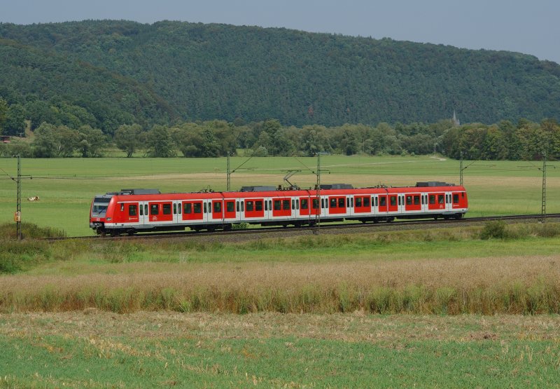 Zu Besuch im Haunetal: 423 175-9 der S-Bahn Mnchen in Fahrtrichtung Fulda. Aufgenommen am 01.09.2009.