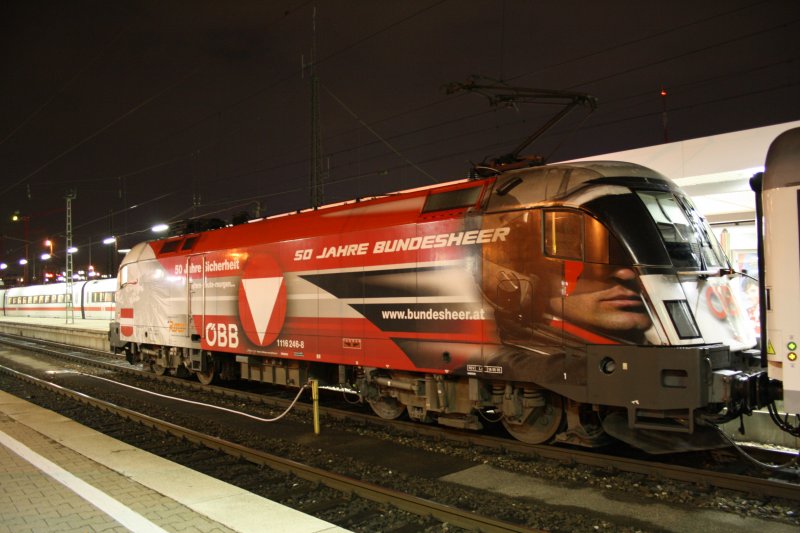 Zu Gast am HBF in Mnchen und Abfahrtbereit mit dem Nachtzug Richtung Budapest Keleti pu 1116 246-8  Bundesheer  am 10.8.09.