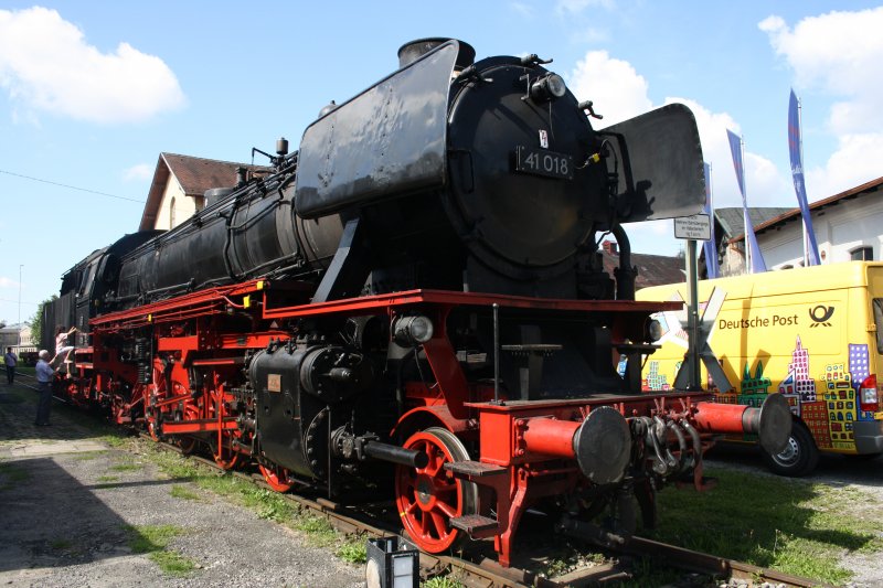 Zu Gast im Bahnpark Augsburg beim  Rail and Road Klassik  am 26.7.09 war die BR 41 018.