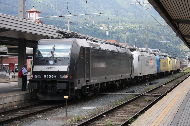 Zu Gast in Innsbruck HBF waren am 05.07.09 185 565, 185 538, 185 518, 182 510 und 182 512 mit ihrem Lokzug vom Brenner.