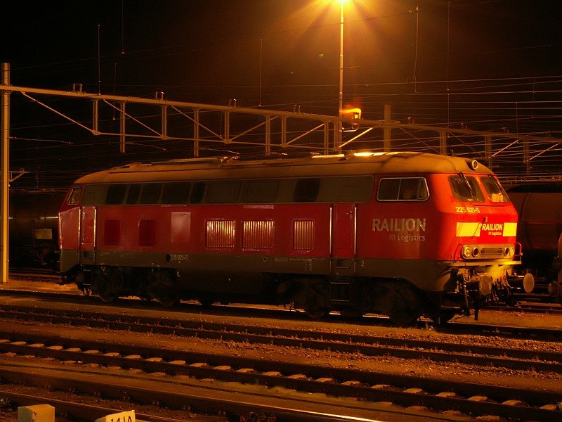 Zu spter Stunde steht diese 225er im Venloer Bahnhof. Das Foto stammt vom 01.12.2007