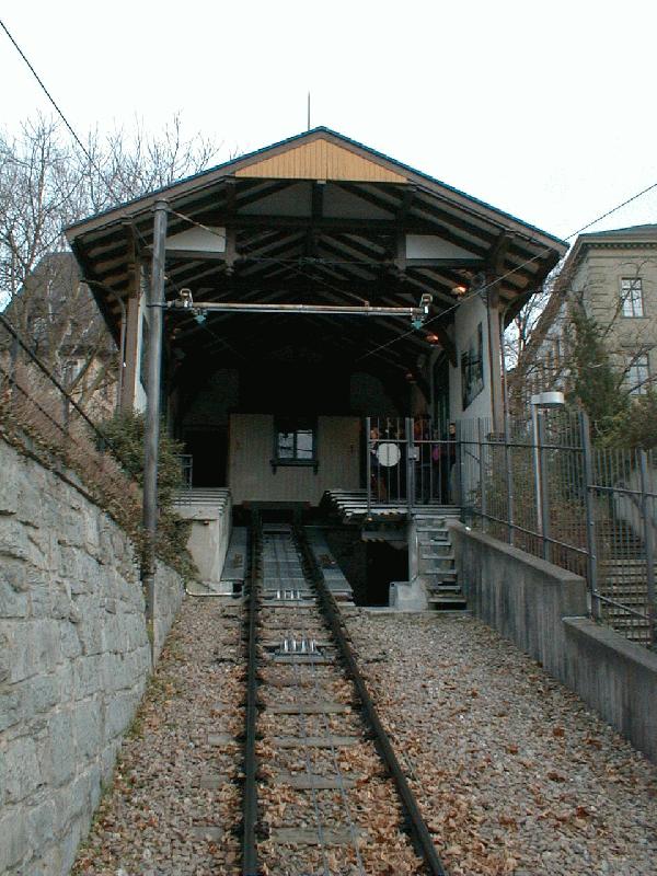 Zrcher Verkehrsverbund (ZVV)Standseilbahn zum Polytechnikum (Polybahn)1888,im Dezember 2001,Bergstation von der Bahnseite aus
