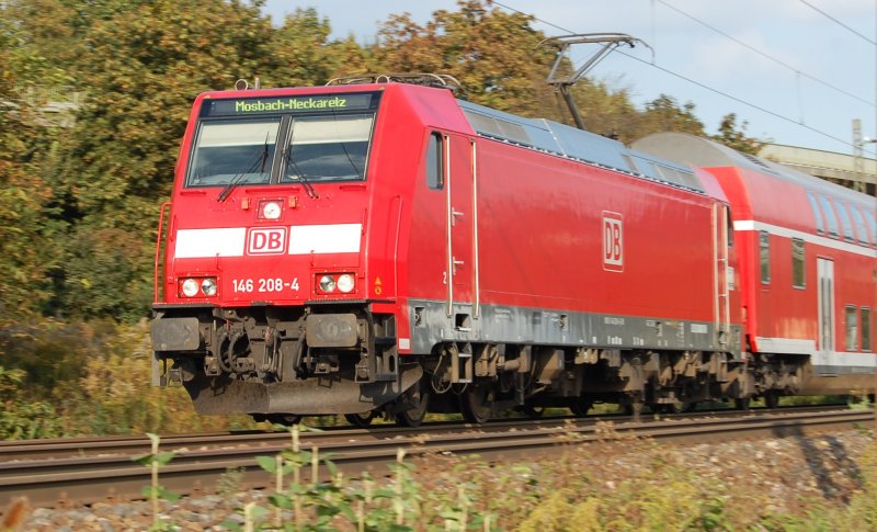 Zufllig entstand am 25.9.2009 dieses Lokportrait der 146 208-4 auf der Filsbahn kurz vor Plochingen. 
