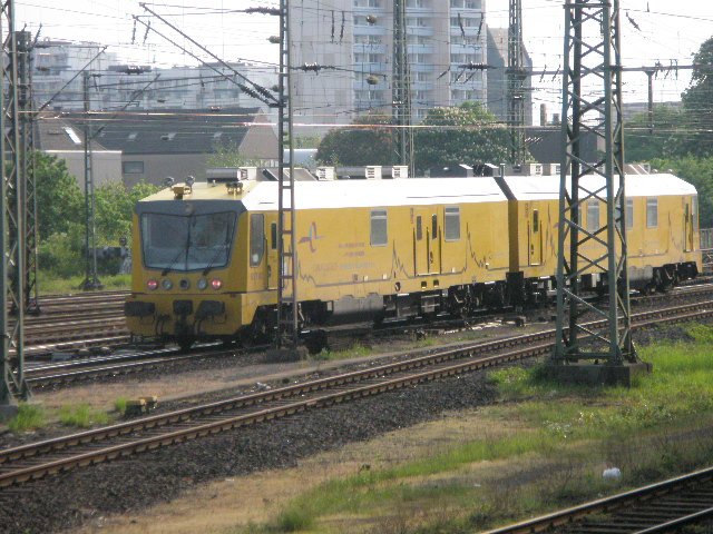 Zuflligerweise kam am Abend des 25.4.2009 ein Gleisbaufahrzeug aus dem Dortmunder Hbf. ausgefahren.