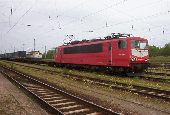 Zug 42837 bei der Ausfahrt im Cargobahnhof Rostock Seehafen