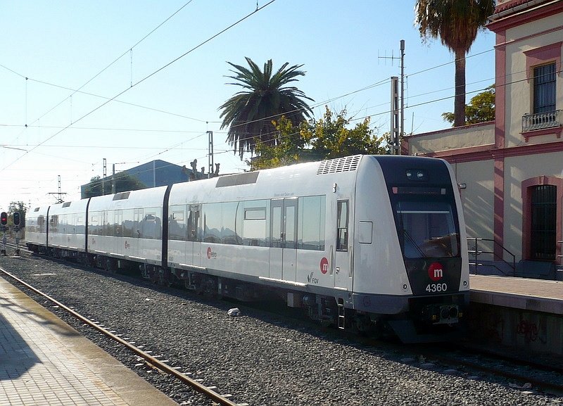 Zug 4360 Linie 1 am 29.11.2007 in der nrdlichen Endstation Lliria.