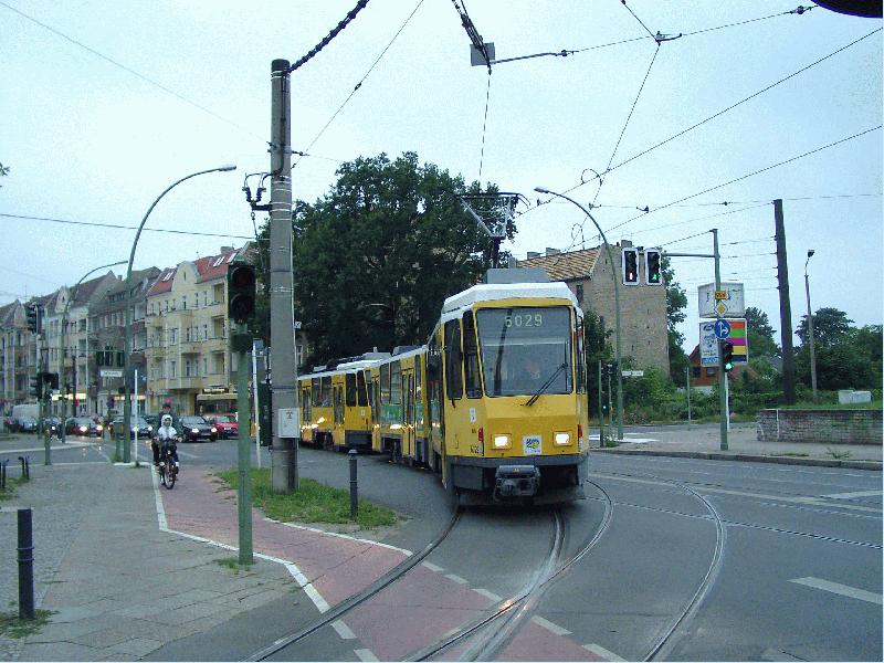 Zug 6029 rckt am 26.07.2002 um 19.50 h in den Betriebshof Niederschnhausen ein. 