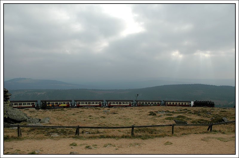 Zug 8924 verlsst am 10.10.2007 den Brocken. Lt Fahrplan wird er in 1:39 Wernigerode erreicht haben.