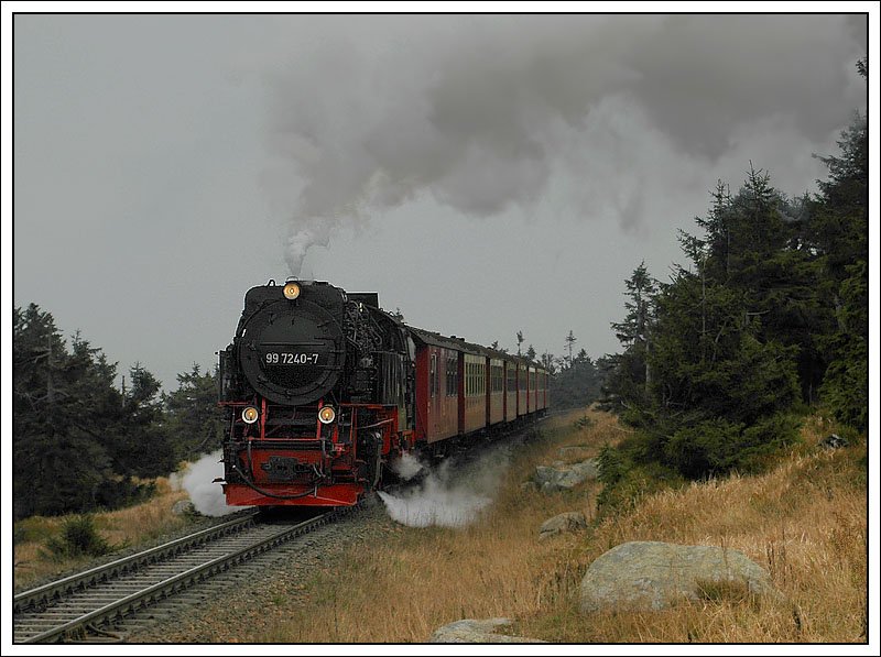 Zug 8935 von Wernigerode auf den Brocken, am 10.10.2007 ca. 2 Minuten vor der Ankunft am Zielendbahnhof. Wetter: Naja, man sieht es glaube ich ;-)
