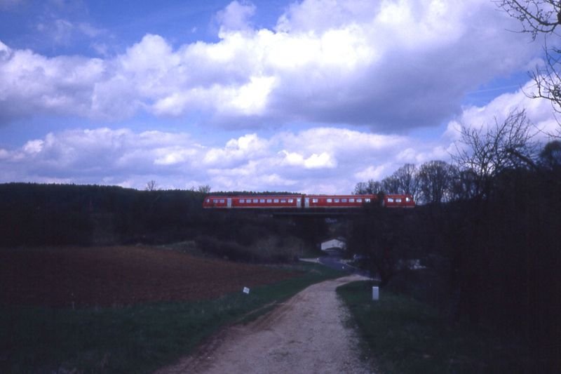 Zug aus Weiden, bei Neukirchen(Sulzb).