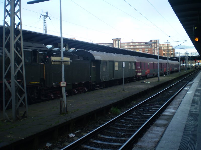 Zug der Erinnerung steht am 24.3.08 im Hamburger Hbf. 
