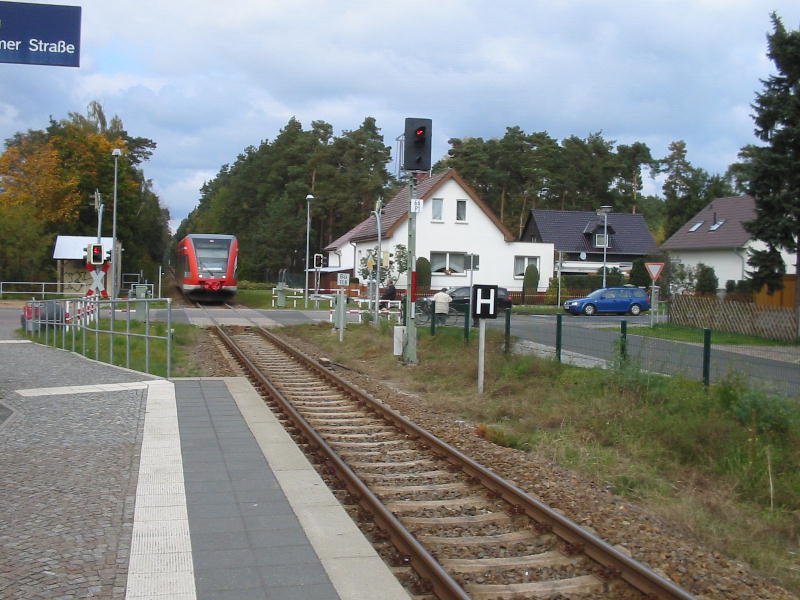 Zug kommt aus Frstenwalde/Spree 
Fhrt in Bahnhof in Bad Saarow ein
RB35
Aufgenommen 7 Oktober 2007
