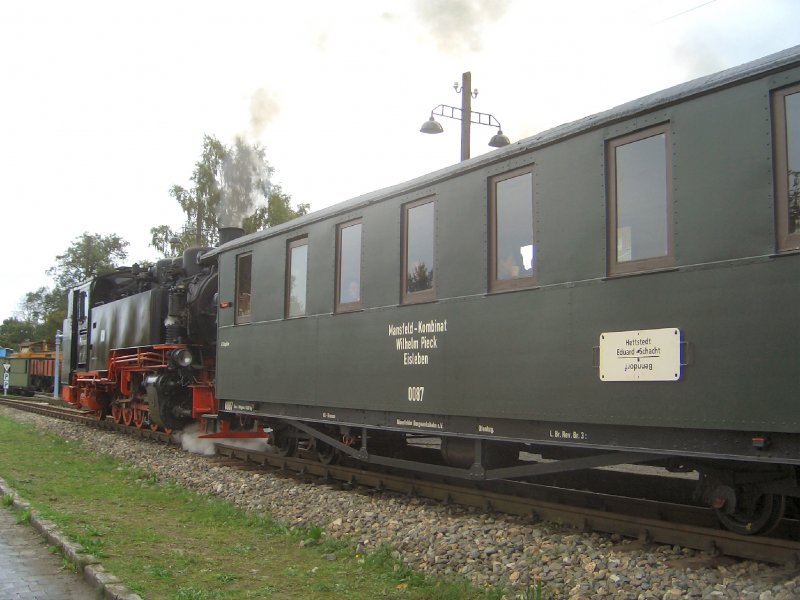 Zug der Mansfelder Bergwerksbahn im Sommer 2006