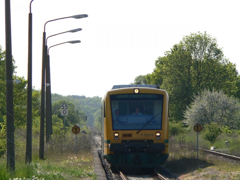 Zug nach Frankfurt (Oder) am 11.5.2008 in Niederfinow.