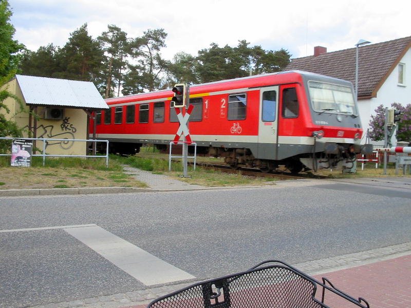 Zug Richtung Frstenwade/Spree
RB35 aufgenommen in Bad Saarow am 30 April 2007
14.35Uhr