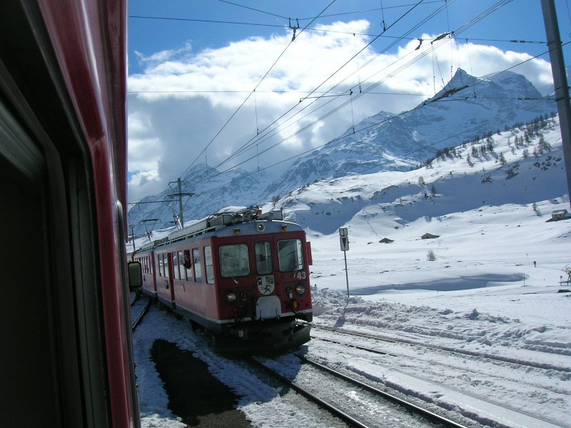 Zugkeuzung in Bernina Lagalp am 22.02.2007 .