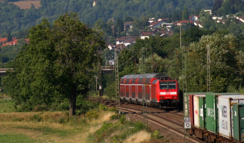 Zugkreuz hhhh Zugbegegnung. Der Gterzug einer 155 und 146 120. 15. Juli 08, Grosachsen-Heddesheim.