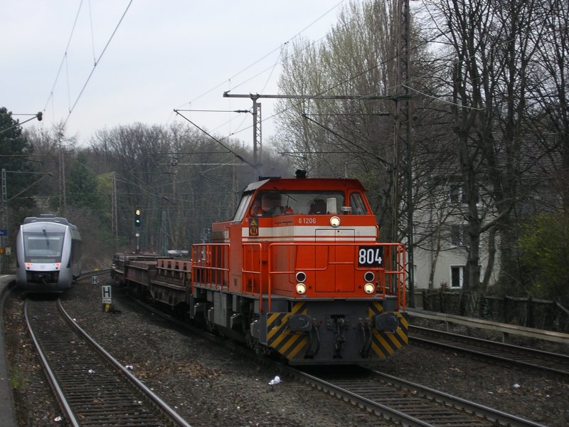Zugkreuzung in BO Hamme ,ABELLIO Lint  Gelsenkirchen  in Richtung
Wanne Eickel,MaK 1206 der RAG Nr 804 in Richtung BO Langendreer.
(07.03.2008)