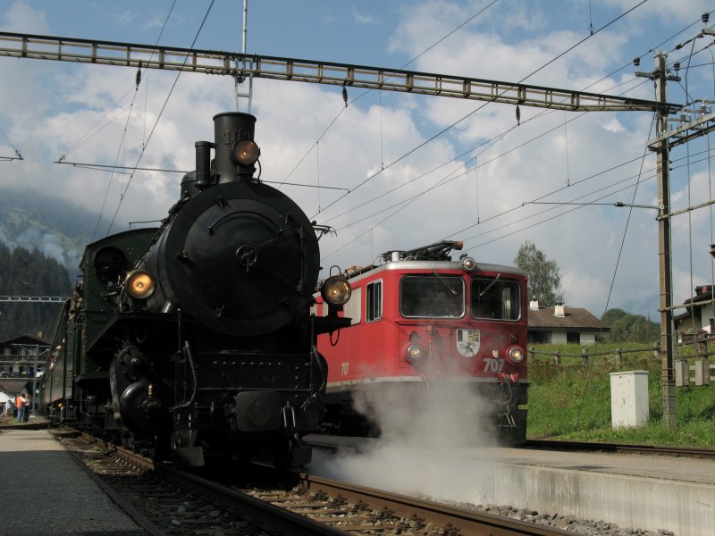 Zugkreuzung in Kblis bei der Davoser Rundfahrt.
Am Samstag den 15.09.2007 berholte die Ge 6/6 II 
Scuol 707 den Dampfzug.