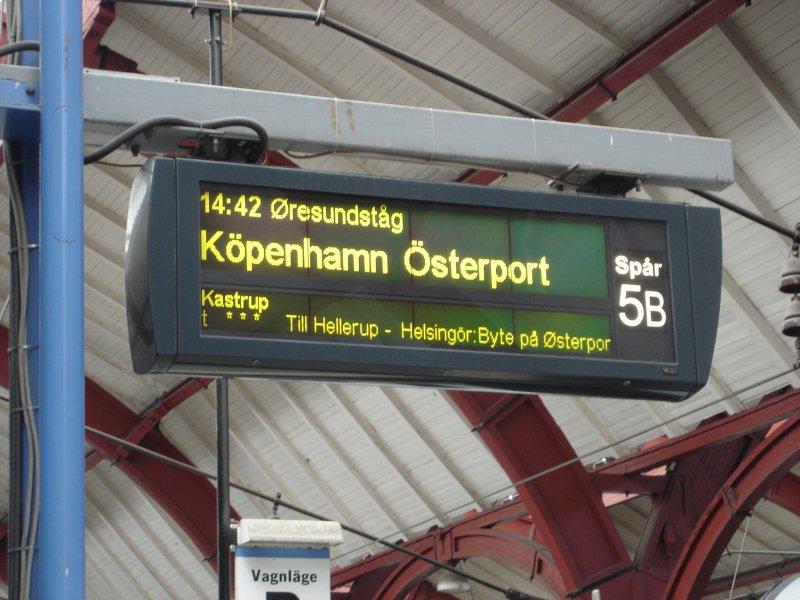 Zuglaufanzeige im Bahnhof Malm� Central, �resundzug, am 10.07.20007