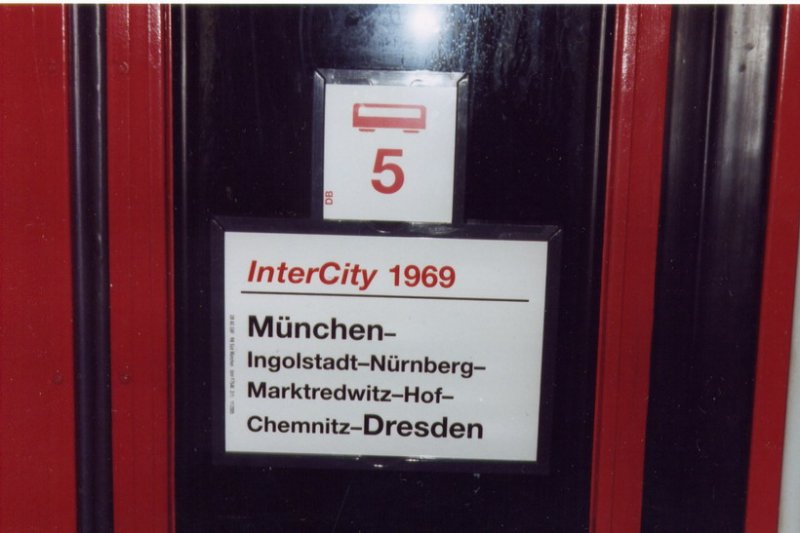 Zuglaufschild des Freitags-InterCity von M�nchen nach Dresden. Habe das Bild w�hrend der Fahrt fotografiert.