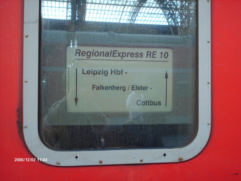 Zuglaufschild eines ex. Silberlings der von Leipzig Hbf nach Cottbus fhrt der Linie RE10.
