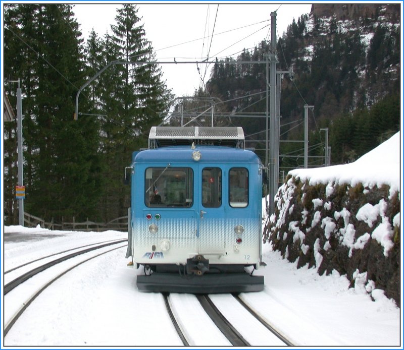 Zugskreuzung in Fruttli mit BDhe 2/4 Nr. 12 (12.02.2007)