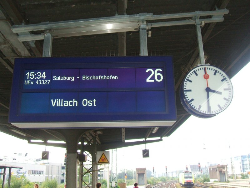 Zugziel-Anzeiger in Dortmund Hbf,Gleis26