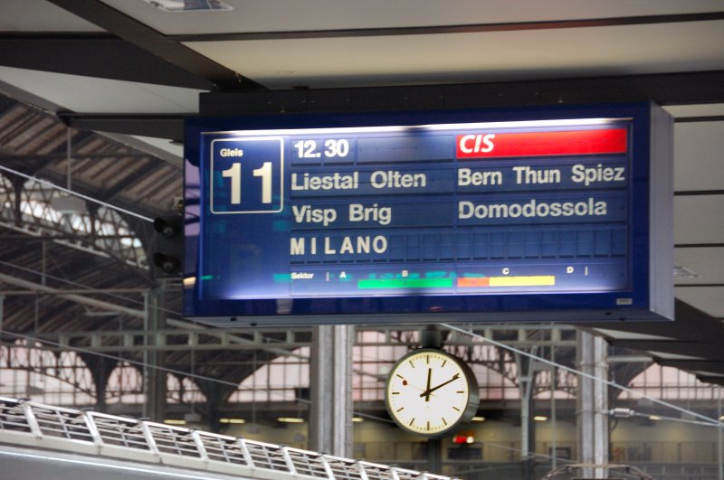 Zugziel- und Zuglaufanzeige f�r einen Besonderen: CIS steht f�r Cisalpino... (Basel-SBB, 12.08.2008)